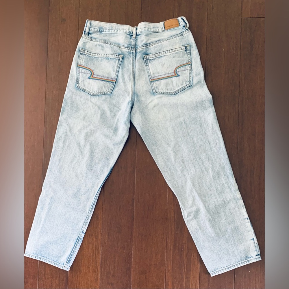 American Eagle•90s Boyfriend• Rainbow Embroidered • light blue wash•size 8 reg